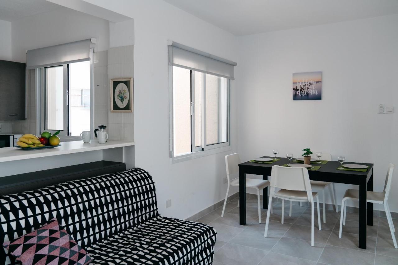 Seasunlove Apt. Appartement Larnaca Buitenkant foto