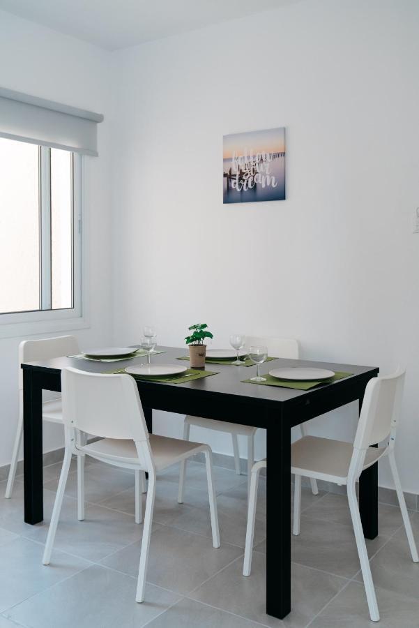 Seasunlove Apt. Appartement Larnaca Buitenkant foto